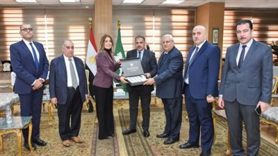 تسليم كروت غذائية للأسر الأكثر احتياجًا بالشرقية بالتعاون مع البنك الزراعي المصري