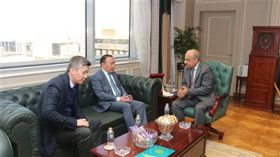 وزير الكهرباء يستقبل سفير كازاخستان بالقاهرة لبحث سبل دعم وتعزيز فرص التعاون 