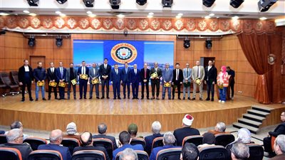 محافظ الدقهلية يكرم الإدارة العامة للإعلام والعلاقات  بديوان عام المحافظة