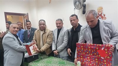 مدير تعليم نجع حمادي يشهد حفل تكريم موظفين بلغوا سن التقاعد