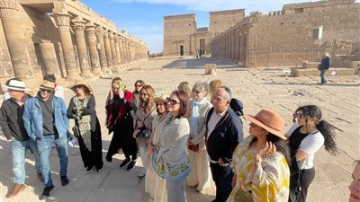 معابد أسوان والأقصر تجذب فنانات 13 دولة عربية وأجنبية