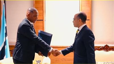 السفير المصري يقدم أوراق اعتماده إلى رئيس بوتسوانا