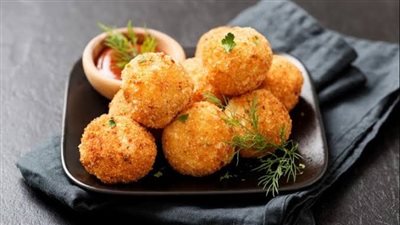 طريقة تحضير كرات البطاطس المحشية بالجبن بقرمشة مثالية