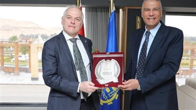 محافظ أسوان يلتقي السفير الاسترالي لتعزيز سبل التعاون المشترك 