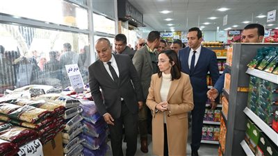 محافظ البحيرة تفتتح منفذ مستقبل مصر للسلع الغذائية بكوم حمادة