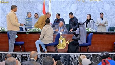 تواصل فعاليات اللقاء الجماهيري للاستماع لمطالب المواطنين بمحافظة سوهاج