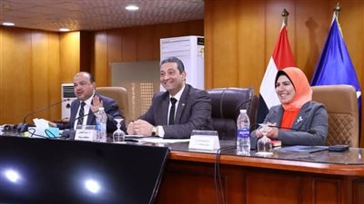 محافظ دمياط يبحث شكاوي المواطنين للعمل على حلها 