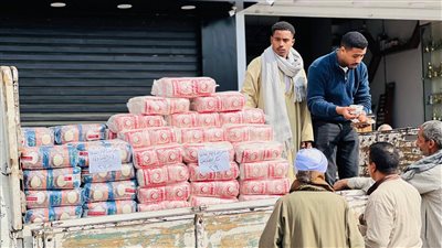 قنا: توزيع 1200 مواد غذاء للأسر الأولي للرعاية من البنك الزراعي 