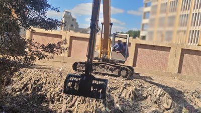 رفع 450 طن مخلفات ونواتج تطهير من مصرف كفر دميرة القديم بالدقهلية