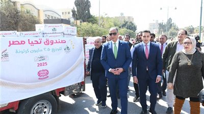 محافظ الفيوم يتفقد قافلة جمعية صلاح الدين لتوزيع المواد الغذائية 