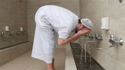الوضوء وفق الطريقة النبوية الشريفة.. تفاصيل