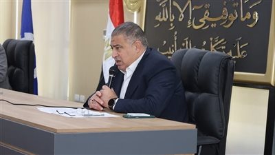 اجتماع موسع لمتابعة استعدادات المحافظة لشهر رمضان المعظم وتحسين الخدمات بالسويس   