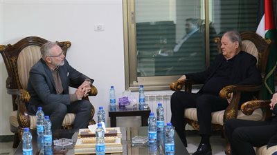 الشيخ يبحث مع وزير خارجية السعودية التحضيرات للقمة العربية الطارئة بالقاهرة