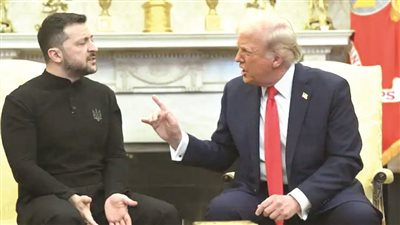 الرئيس الأمريكى يطرد الأوكرانى ويدرس إيقاف المساعدات