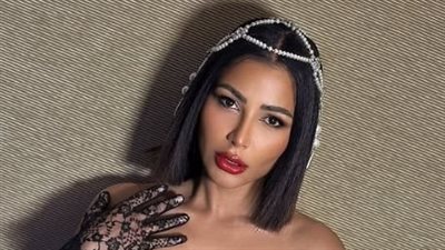 مهيرة عبدالعزيز تستقبل رمضان بجمبسوت ساحر 