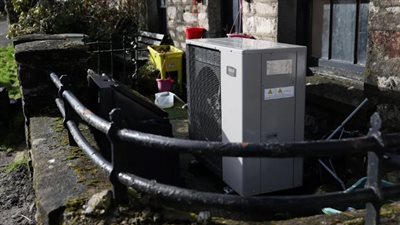 المملكة المتحدة تتجه نحو السيارات الكهربائية لتحقيق صافي صفر انبعاثات 