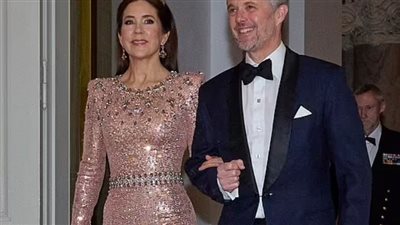 ملكة الدنمارك ماري تخطف الأنظار بفستان من البايت المميز 