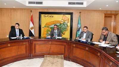 محافظ الفيوم يترأس اجتماع اللجنة العليا لتنمية الموارد المحلية الذاتية 