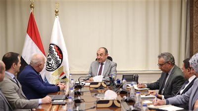 قطاع الأعمال تبحث مع 