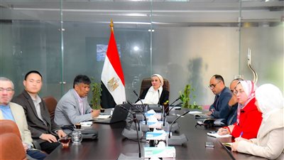 وزيرة البيئة تناقش مع إحدى الشركات الصينية توطين تكنولوجيا زراعة الغابات بمصر