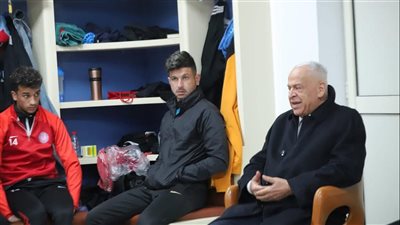 محمد فرج عامر يجتمع بلاعبي سموحة قبل مواجهة الاتحاد السكندري في الدوري المصري