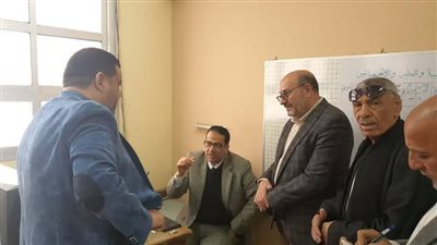 وكيل تعليم الغربية يتابع انتظام الدراسة بمدرسة محمود فتاح بشفا 