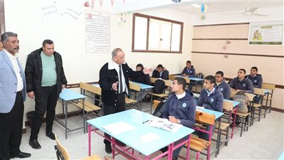 رئيس مياه أسيوط يشارك طلاب المدرسة الفنية في الأنشطة والورش التعليمية