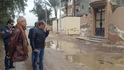 إصلاح كسر بماسورة مياه الشرب الشمالية بشارع البحر بسيدي سالم 