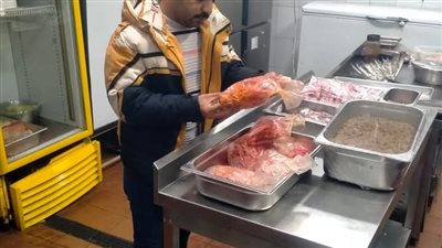 في بني سويف  تحرير 26 محضراً والتحفظ على مواد غذائية تالفة في حملة لمراقبة الأغذية والرقابة على الأسواق