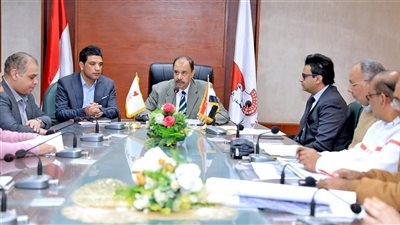 الموقف التنفيذي لمشروعات مستشفتي البلينا ودار السلام على طاولة اجتماعات محافظ سوهاج