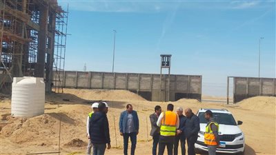 بدء تنفيذ خطوط المياه والصرف بمنطقة القادسية بالعبور الجديدة تمهيداً لتسليم الأراضي للمواطنين