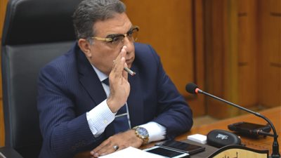 محافظ الدقهلية يناقش دعم منظومة النظافة بمركزالمنصوره