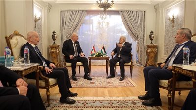 الرئيس الفلسطيني يلتقي نظيره اللبناني على هامش القمة العربية الطارئة 