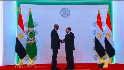 رئيس مجلس السيادة  السوداني يصل القاهرة للمشاركة في أعمال القمة العربية الطارئة