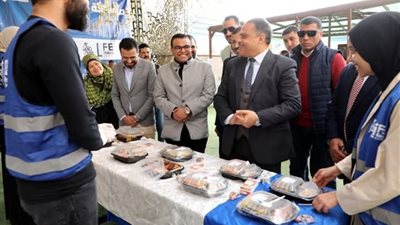 محافظ الشرقية يشهد انطلاق حملة صناع الحياة لتوزيع 4000 كرتونة غذائية 