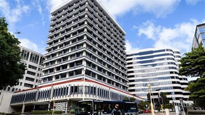 البنك المركزي النيوزيلندي يفاجئ الجميع بخفض أسعار الفائدة 50 نقطة 