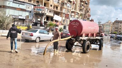 محافظ الدقهلية يتابع جهود التعامل الفوري مع سقوط الأمطار 