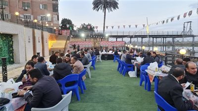 رئيس مياه سوهاج يشارك فرق المناوبات بالورادى الافطار