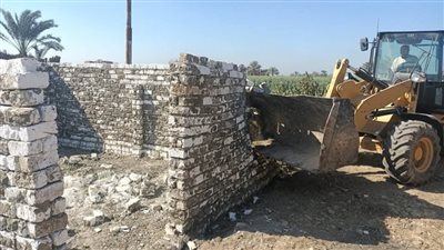 إزالة 10 حالات تعدٍ على الأراضي الزراعية بالفيوم 