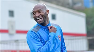 مران الزمالك.. اللاعبون يحتفلون بعيد ميلاد شيكابالا بممر شرفى 