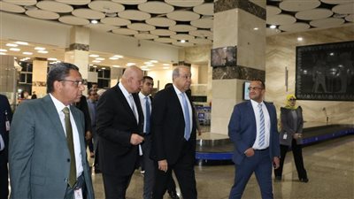 وزير الطيران المدني يتفقد مطار سفنكس الدولي