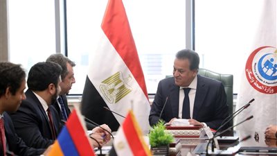 توسيع الشراكات في التصنيع الدوائي والتأمين الصحي مع أرمينيا