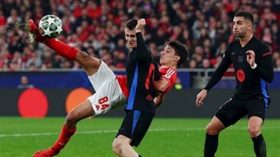 دوري أبطال أوروبا.. برشلونة يتخطى بنفيكا بهدف رغم النقص العددي 