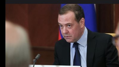 مدفيديف يعلق على تصريحات ماكرون 