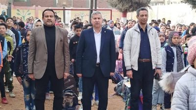 وكيل تعليم الشرقية في جولة مفاجئة لمتابعة سير الدراسة بغرب الزقازيق