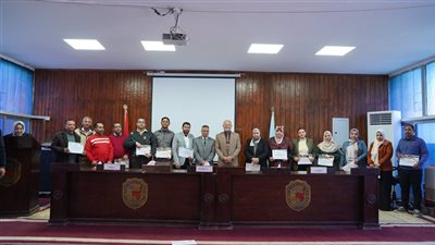 رئيس جامعة سوهاج يُكرم ٥٦٧ موظفًا بالجهاز الإداري بالجامعة