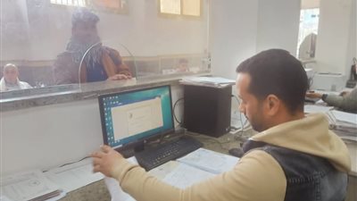 رئيس أبوالمطامير يتابع سير العمل وتلقى ملفات التصالح بالمركز التكنولوجى