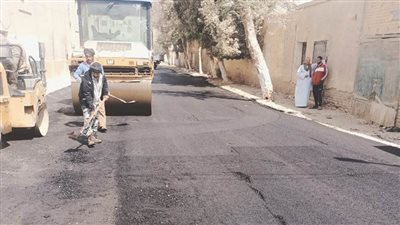 محافظ أسيوط يتابع أعمال الرصف بشارع الجمهورية بمدينة ديروط