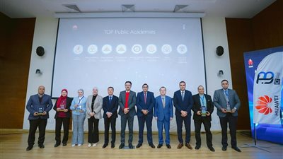 تكريم طلاب أكاديمية هواوي بجامعة المنصورة  الفائزين في المسابقة العالمية