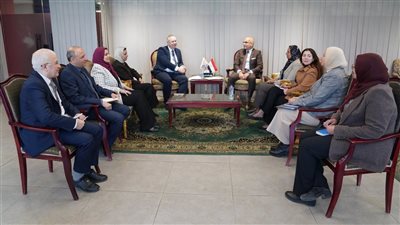 رئيس جامعة عين شمس يستقبل نائب رئيس جامعة إيست لندن